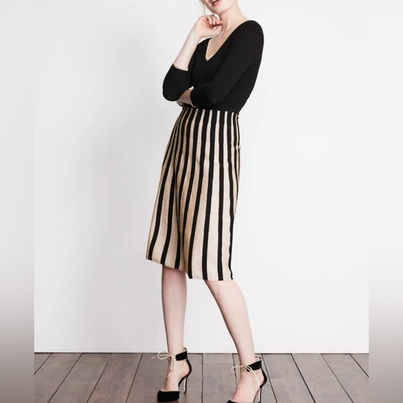 Boden Keira Black/Metallic Gold Midi Knit Dress, V Neck,Fit/Flare, US 2, Holiday - Picture 1 of 16